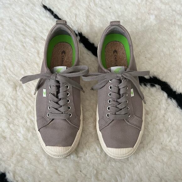 Cariuma Oca Low Grey Canvas Sneakers - Picture 1 of 13